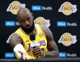 Wild Trade Idea Sees Lakers' LeBron James Join Spurs