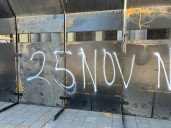 Colocan vallas en Palacio de Gobierno por marcha del 25N en Oaxaca