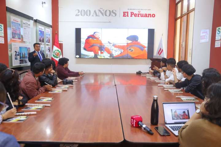 Estudiantes de Comunicación y Periodismo de la UPC visitan Agencia Andina y El Peruano
