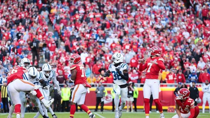 NFL Week 12 grades: Chiefs earn 'A-' with season