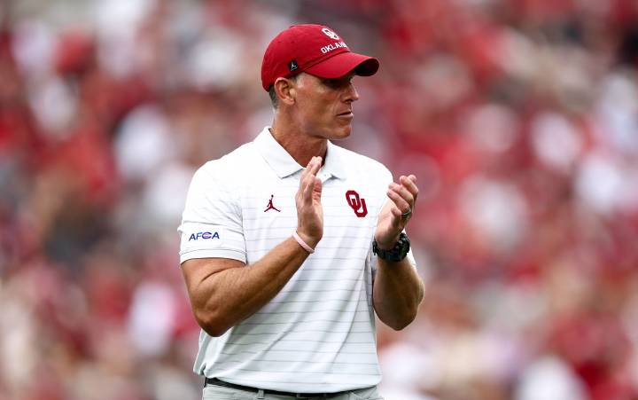 Brent Venables Lauds Freshman for Standing Firm Against OU Problem That HC Approached Nick Saban For Brent Venables singles out a true freshman for not being affected by the SEC problem, for which he