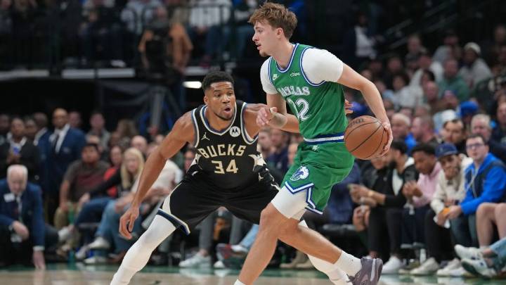 'Fire Nico' chants ring out amid Mavs' loss, overshadow Flagg's best game