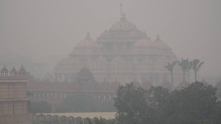 Delhi air quality slips to very poor zone again, shallow fog drops visibility
