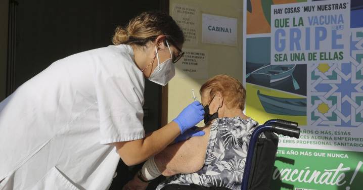 Andalucía activa la recomendación de usar mascarillas en los centros sanitarios desde el 1 de diciembre