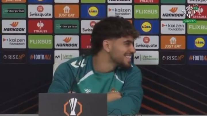 "A ver si me equivoqué...": el divertido momento entre Abde y Pellegrini al hablar de su continuidad en el Real Betis