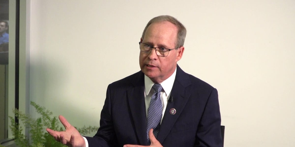 Congressman Greg Murphy visits Pitt County food bank after government shutdown