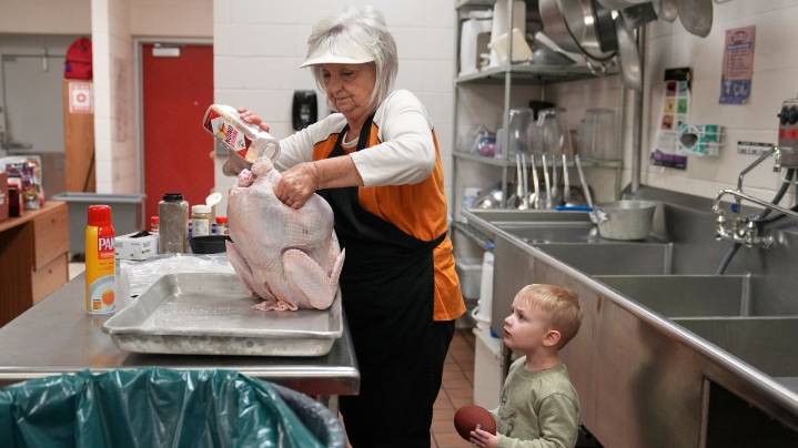 Gratitude and doubt: The effects of the shutdown linger as families prepare for Thanksgiving