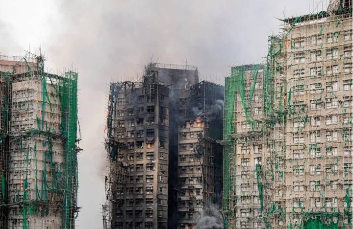 Ascienden a 55 fallecidos y 279 desaparecidos en el incendio en Hong Kong