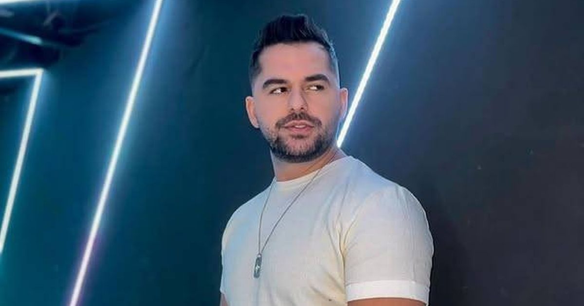 Pop star dies aged 40 in wife's arms after sudden heart attack