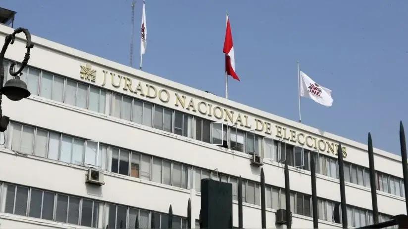 Especialista sobre aceptar fórmulas de precandidatos con inhabilitados: "Están jugando con la ilegalidad"