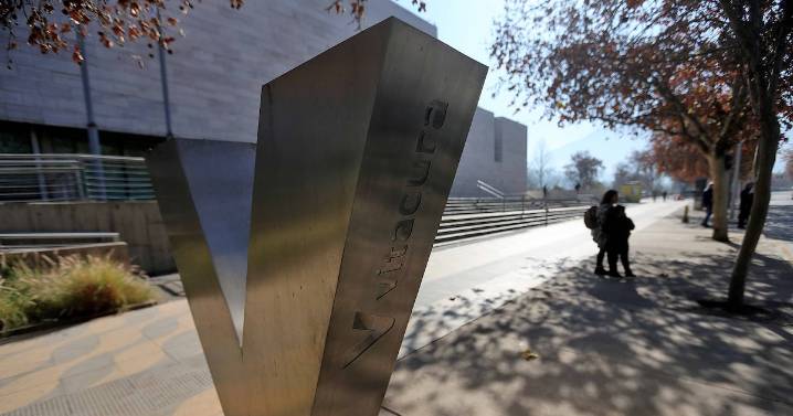 Vitacura destituye a funcionarios grabados teniendo relaciones sexuales en edificio municipal