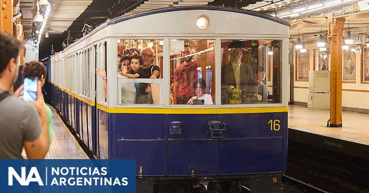 Cómo viajar en los subtes de madera de hace 100 años: así es el paseo histórico de la Noche de los Museos