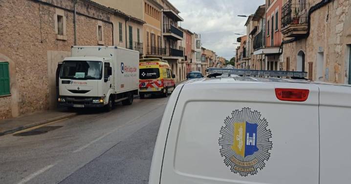 Un camión atropella a un hombre que se ha resbalado mientras cruzaba la calle en Consell