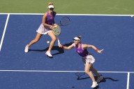 Dabrowski, Routliffe fall to Siniakova and Townsend at WTA Finals