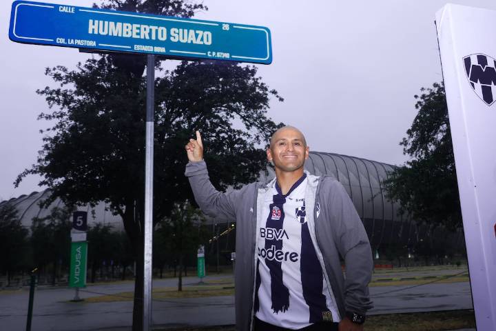 “Que te reconozcan siendo extranjero...”: El emotivo mensaje de Humberto Suazo tras ser homenajeado por Monterrey