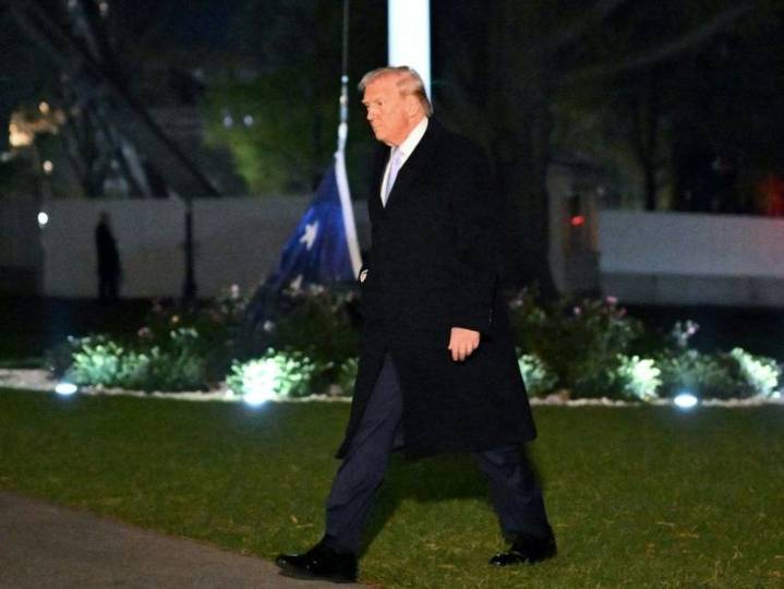 In reversal, Trump supports House vote to release Epstein files