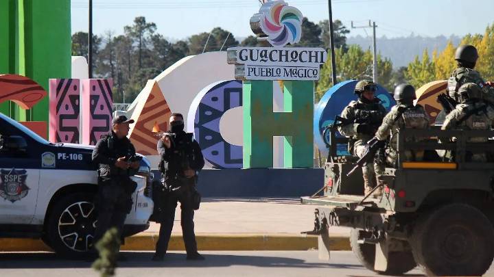Reportan enfrentamiento entre civiles armados y soldados en Guachochi; pobladores quedan sin luz ni señal