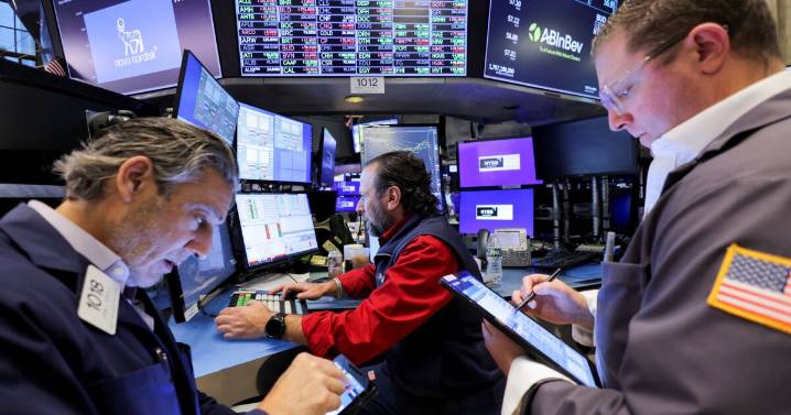Wall Street se debilita antes de los resultados de Nvidia y rezago en datos económicos