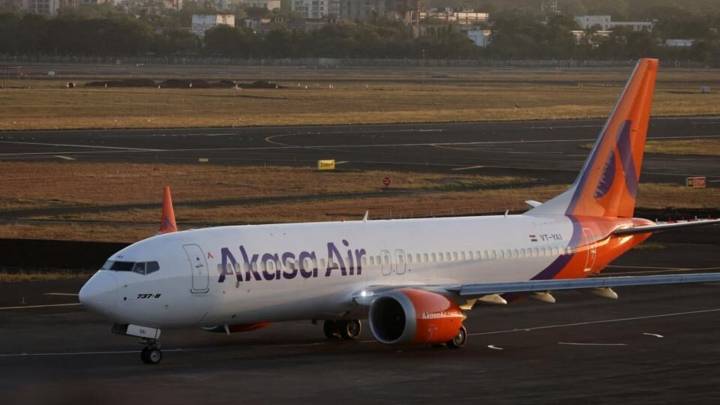 Scare on Varanasi-Mumbai flight as passenger tries to open emergency exit doors