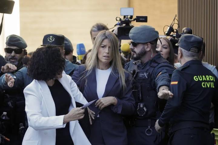 Mazón, a la periodista con la que comió en el Ventorro: "Lo siento mucho, pero voy a tener que decir con qué persona estaba"