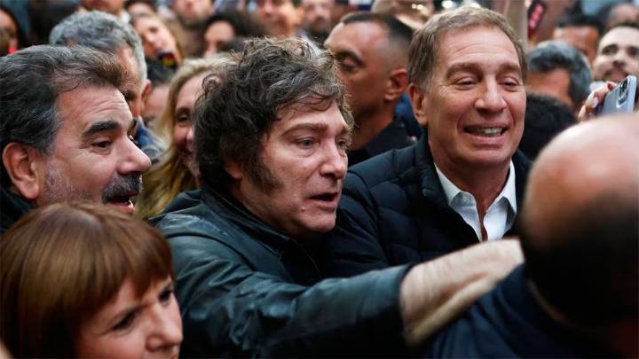 Tras los cambios en el Gabinete, Milei mantiene su mesa política e incorpora a Diego…