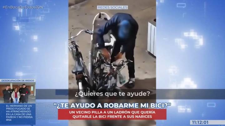 Un vecino de Barcelona graba el intento de robo de su bicicleta y espanta al ladrón preguntándole si quiere que le ayude