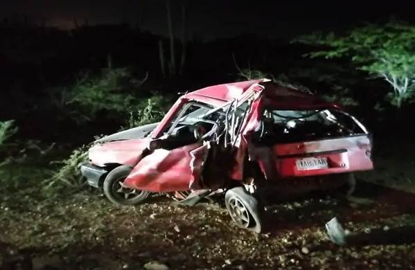 ¡Tremendo choque en Paraguaná! Hombre lucha por su vida tras brutal colisión con un autobús.