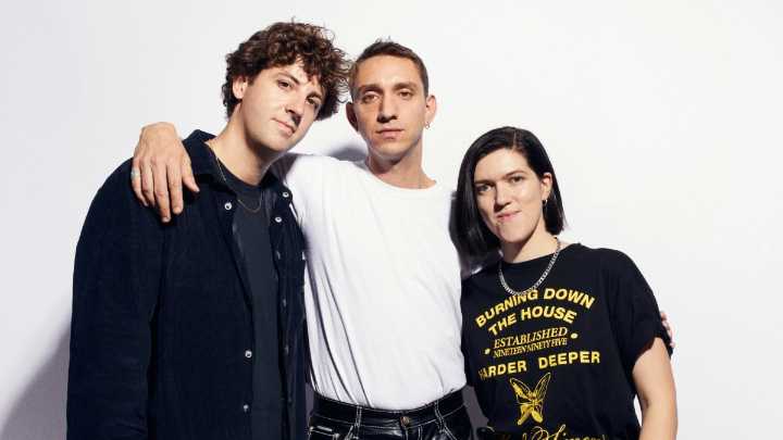 The xx Release Deluxe Version of Debut Album with Bonus Tracks, Covers