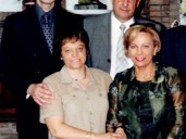 Las mellizas que fueron separadas a los 2 años y se reencontraron dos décadas después: su vida a los 69, entre España y Argentina