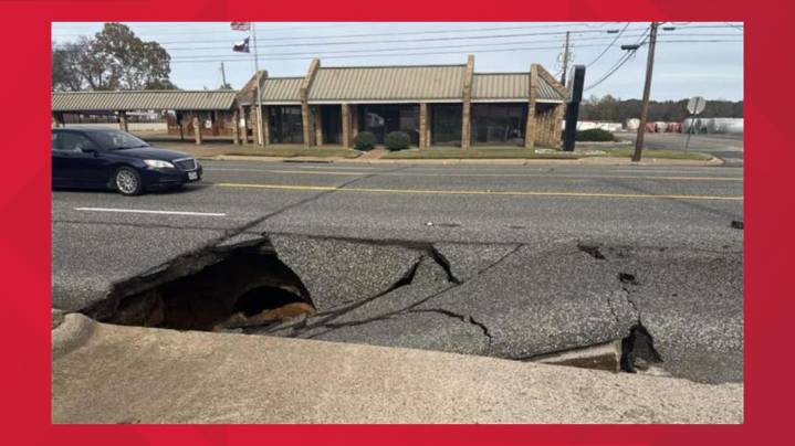 Sinkhole in Marshall prompts lane closures on East Grand Avenue