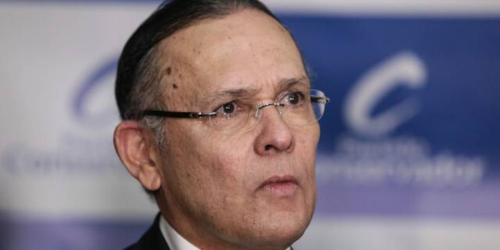 Efraín Cepeda se ausentó del encuentro del Partido Conservador y dejó en evidencia rencillas internas: cuál es la razón