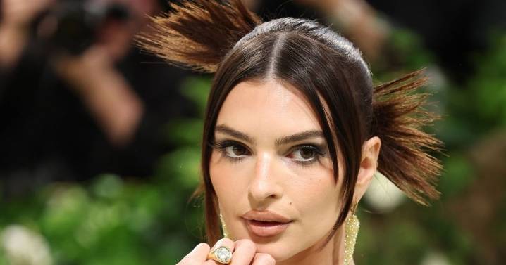 Photos: Emily Ratajkowski in Lace Lingerie Is Too Good To Miss