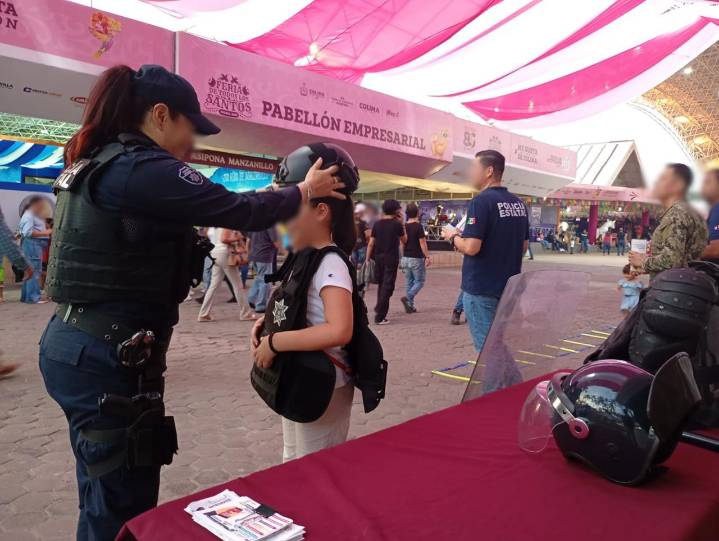 Policía de Proximidad Estatal comparte medidas preventivas a asistentes a la Feria de Colima