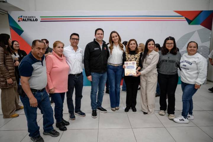 Premian Javier y Luly a Altares de Muerto “Por Amor a Nuestras Tradiciones”