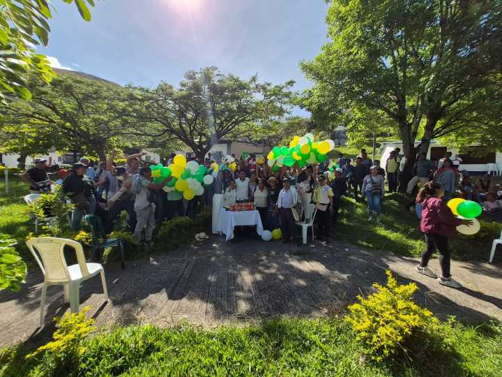 PUERTO VALENCIA SE VISTIÓ DE FIESTA 