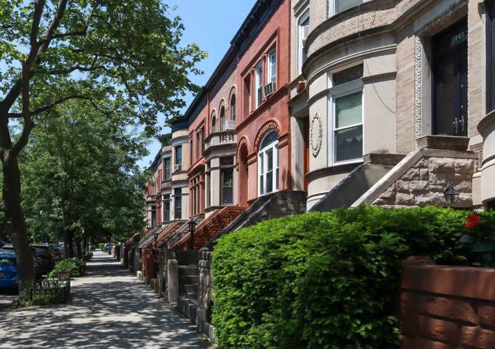 Brooklyn housing market reaches record heights, bucking national trend • Brooklyn Paper