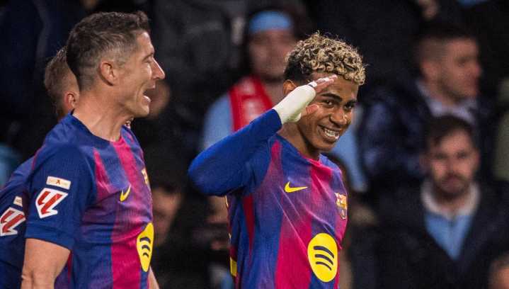 Lewandowski firma un triplete y acerca al Barça al Real Madrid