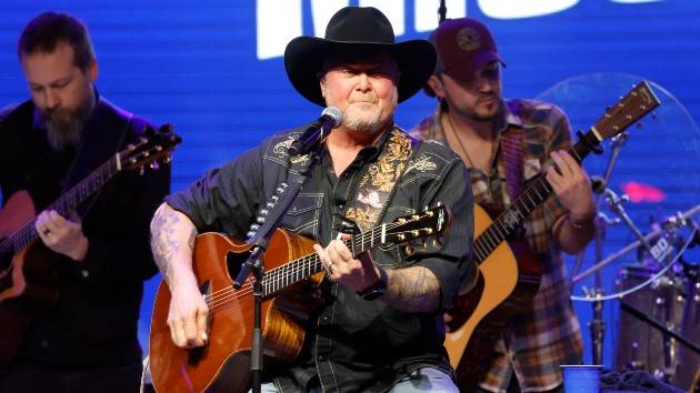 Tracy Lawrence calls for turkey donations after truck mishap disrupts charity event