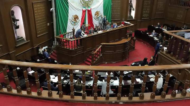 Diputados aprueban derecho a cambiarse de apellidos en caso de violencia familiar