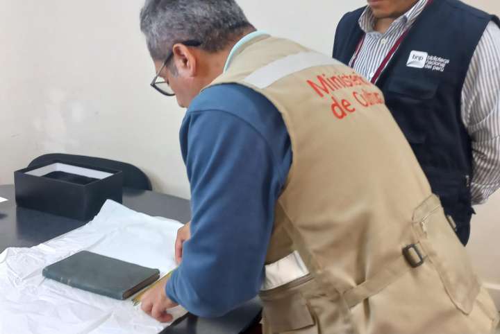 Retornaron al Perú libro y carta vinculados a hijos de héroe nacional Francisco Bolognesi