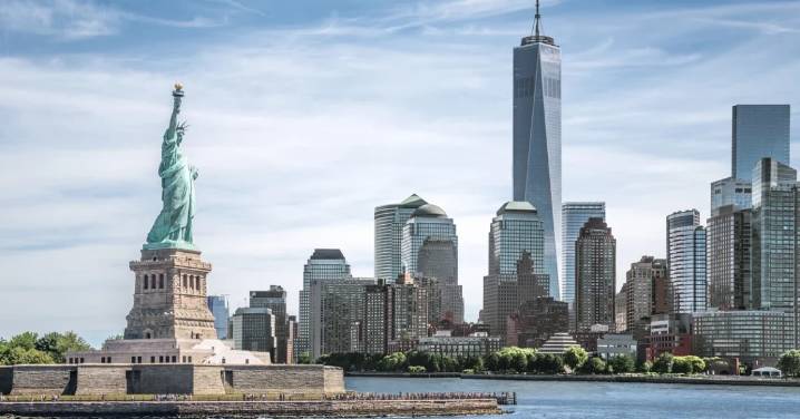 El sueño americano se desvanece: 40% de las mujeres jóvenes de EEUU quiere abandonar el país por desconfianza institucional