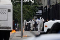 Encapuchados lanzaron bencina a tres profesoras del Instituto Nacional