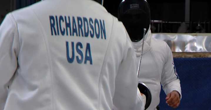 Urbana fencing club teaching at-risk kids receives $1.5k grant