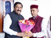 उपमुख्यमंत्री मुकेश अग्निहोत्री ने पूर्व मुख्यमंत्री प्रेम कुमार धूमल को दिया बेटी की शादी का निमंत्रण