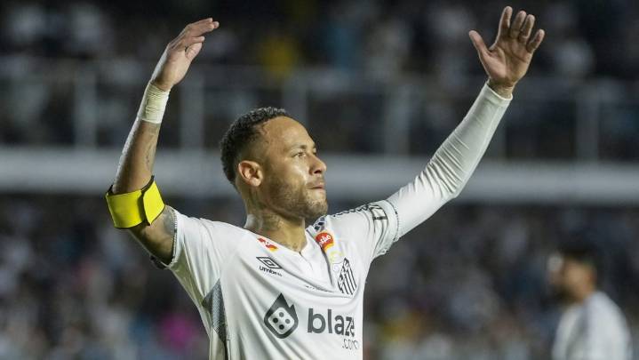 Neymar vuelve a la convocatoria del Santos tras mes y medio de baja