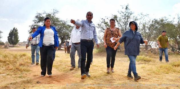 PEPE SALDÍVAR GESTIONA MAQUINARIA PARA DESAZOLVAR ARROYOS