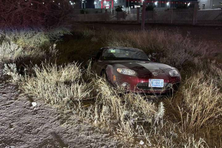 Acelerado pierde el control y sale del camino, al oriente de Saltillo