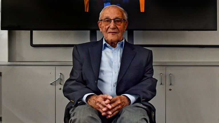 Manfred Goldberg: 'Truly extraordinary' Holocaust survivor dies aged 95