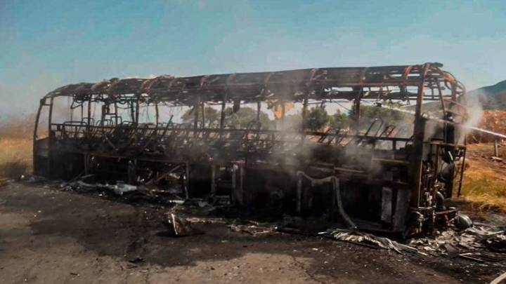 Michoacán bajo fuego: 16 municipios sufren bloqueos por operativo contra “El Camaleón”, del CJNG