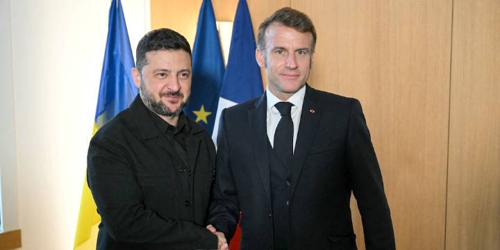 Zelensky viaja a París para avanzar en un acuerdo clave que permita reforzar la defensa aérea de Ucrania frente a los ataques rusos